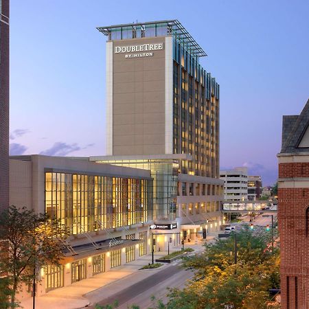 Doubletree By Hilton Hotel Cedar Rapids Convention Complex Extérieur photo