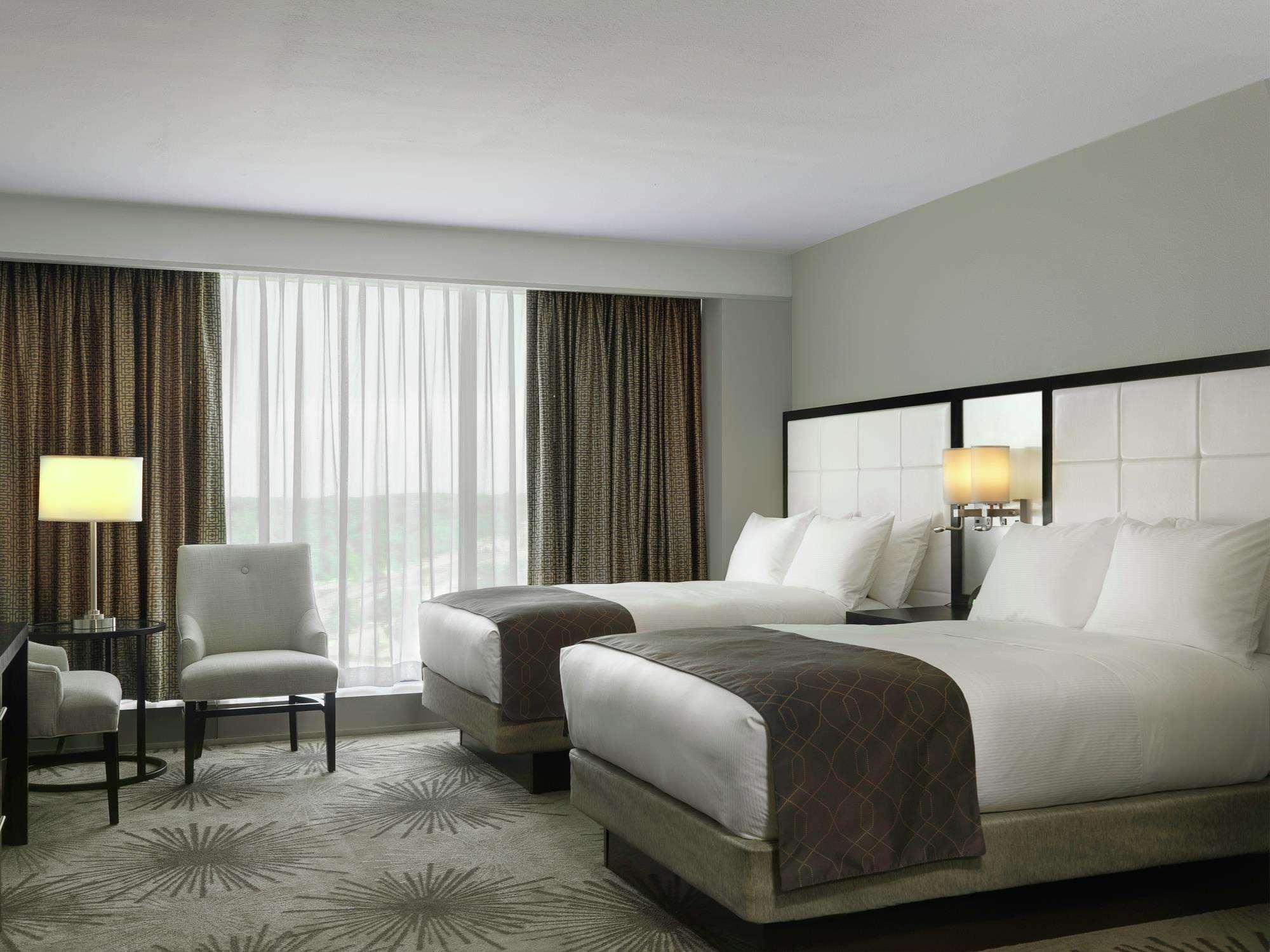 Doubletree By Hilton Hotel Cedar Rapids Convention Complex Extérieur photo