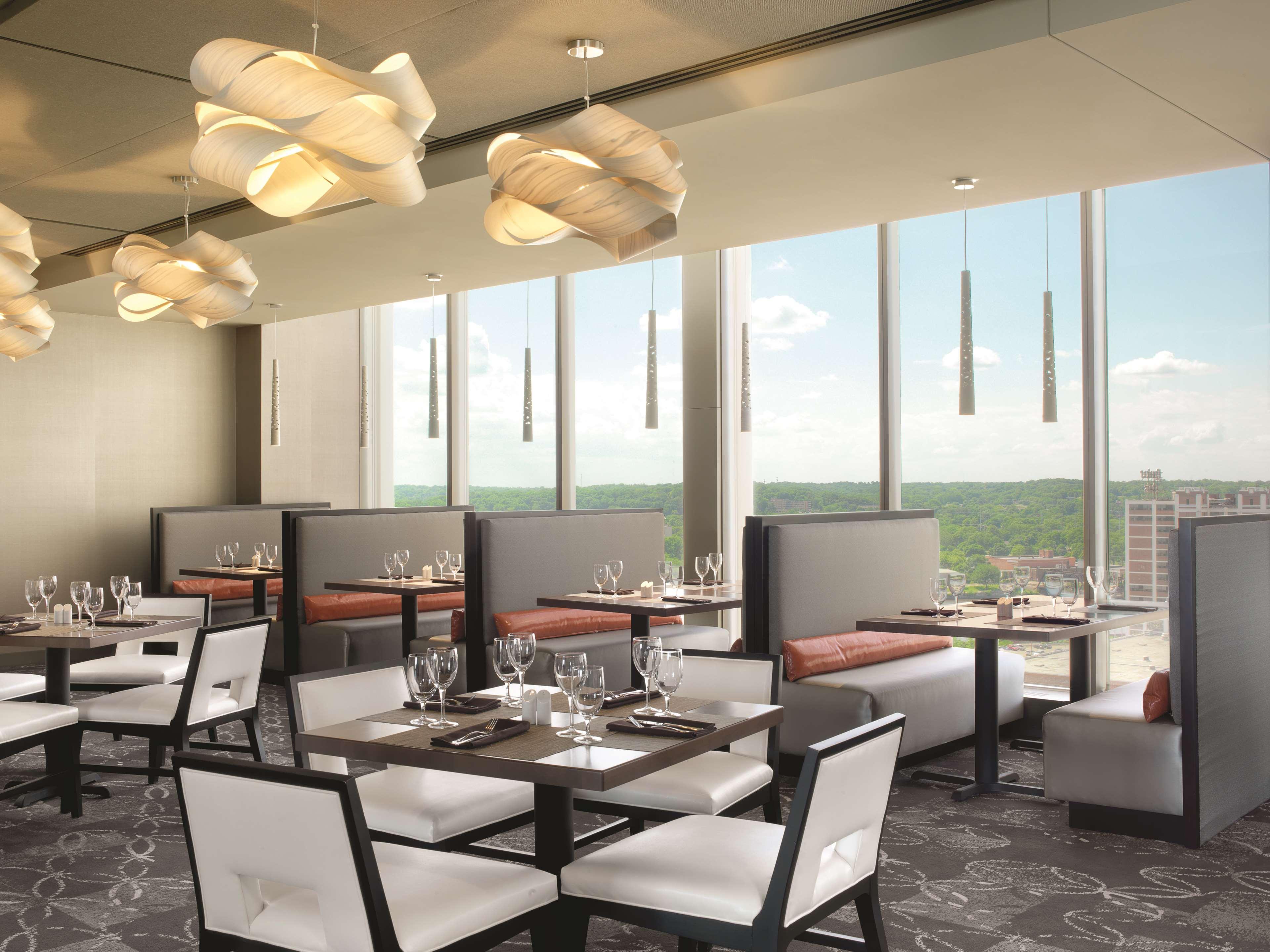 Doubletree By Hilton Hotel Cedar Rapids Convention Complex Extérieur photo