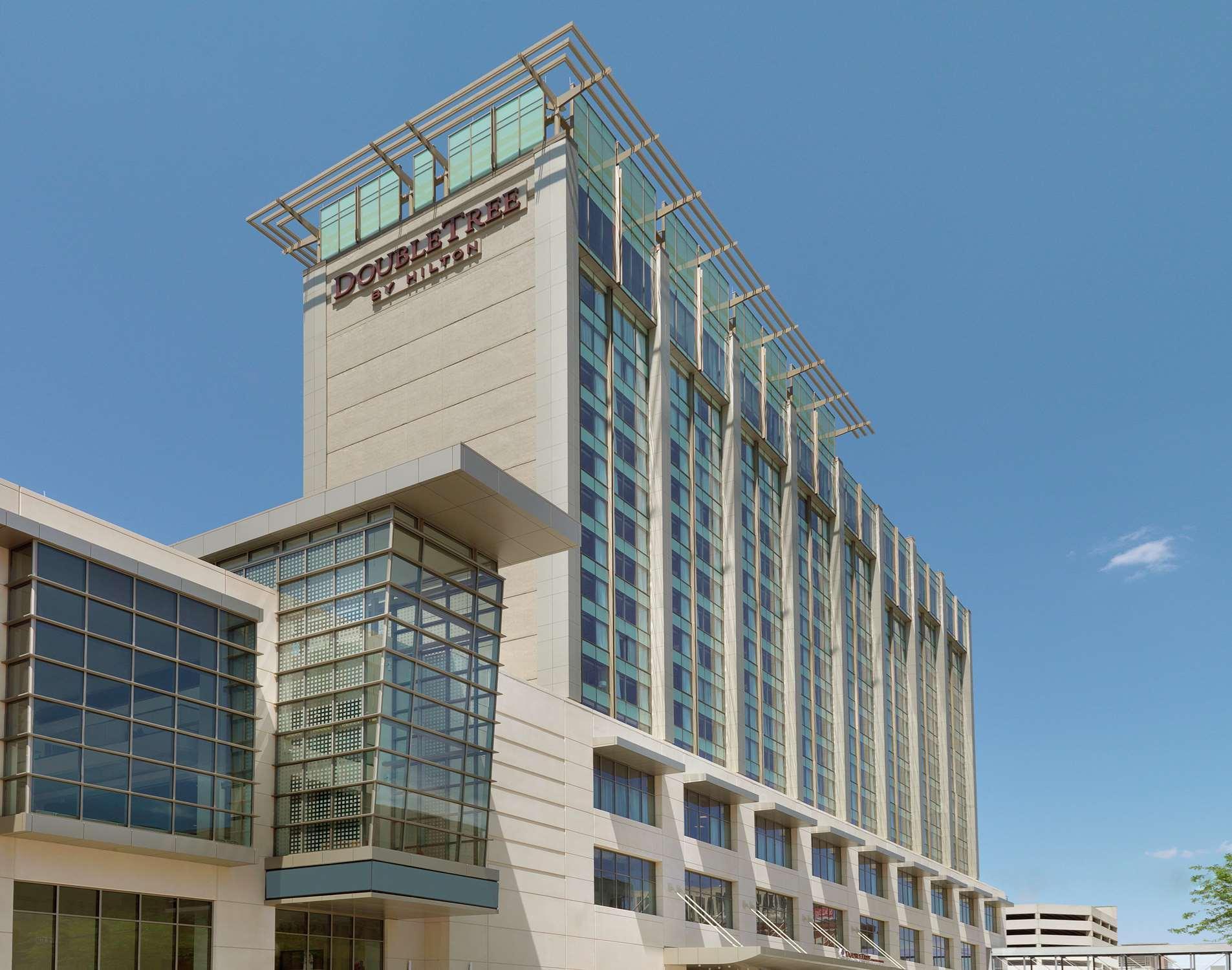 Doubletree By Hilton Hotel Cedar Rapids Convention Complex Extérieur photo