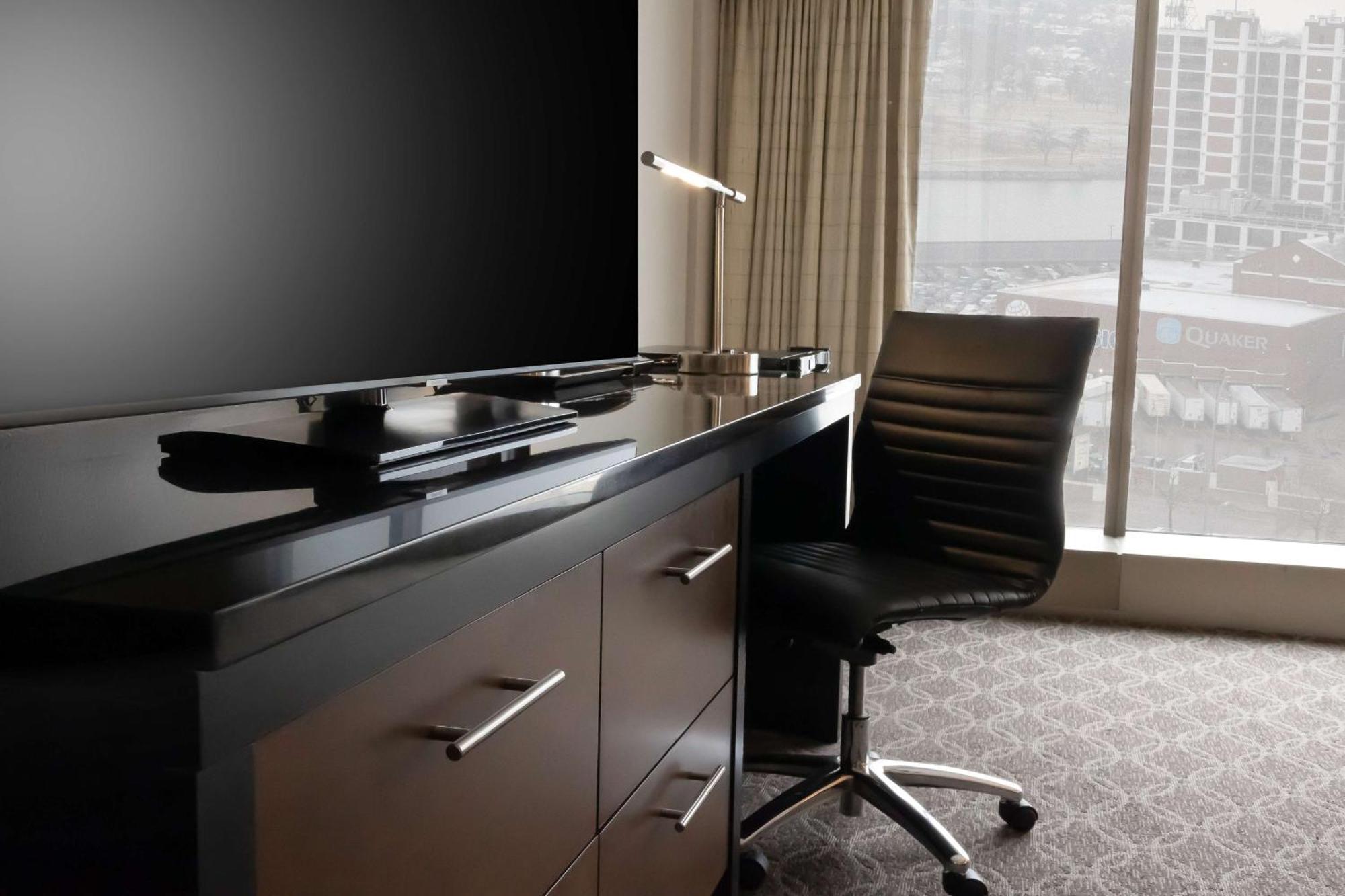 Doubletree By Hilton Hotel Cedar Rapids Convention Complex Extérieur photo