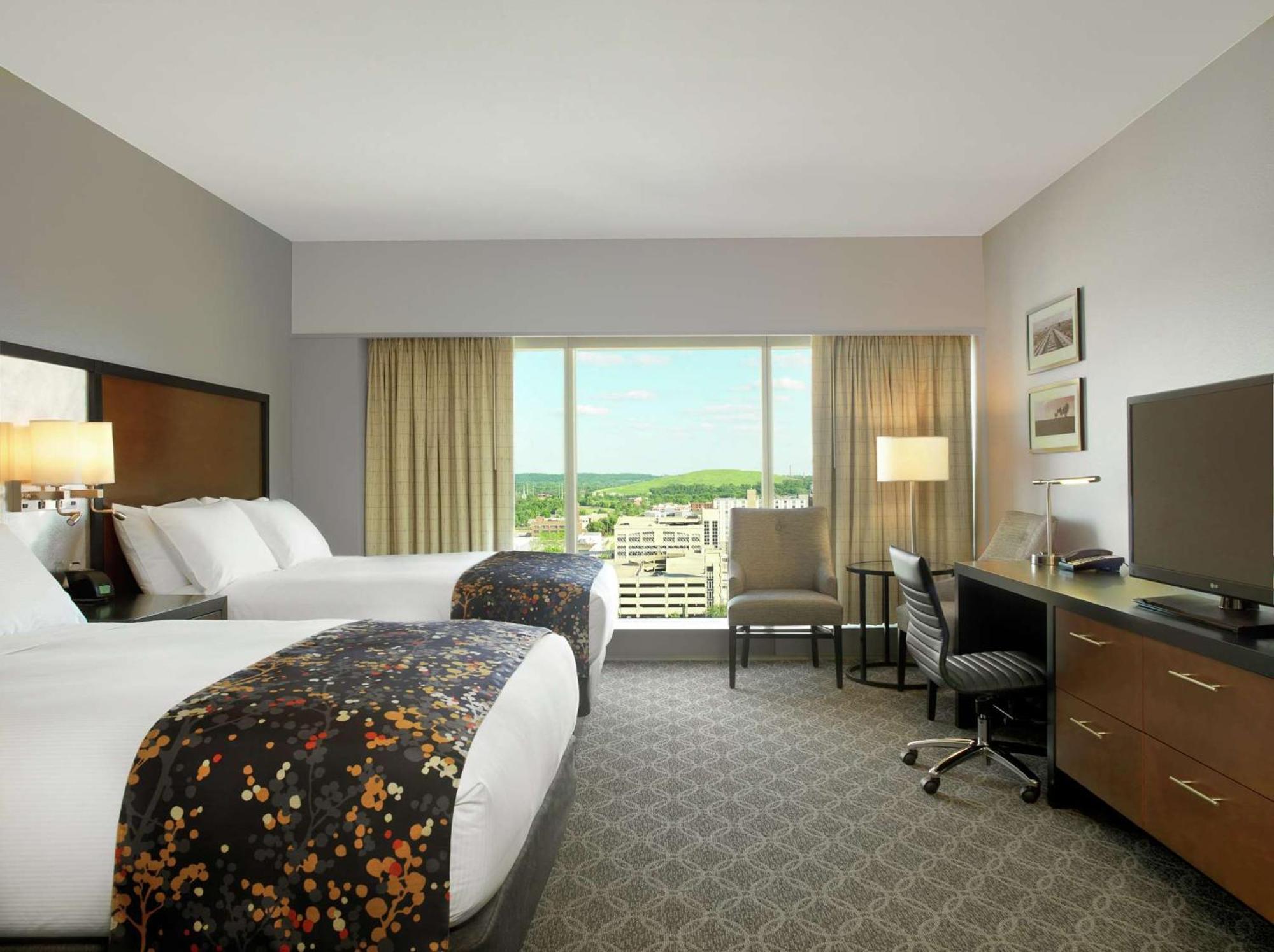Doubletree By Hilton Hotel Cedar Rapids Convention Complex Extérieur photo