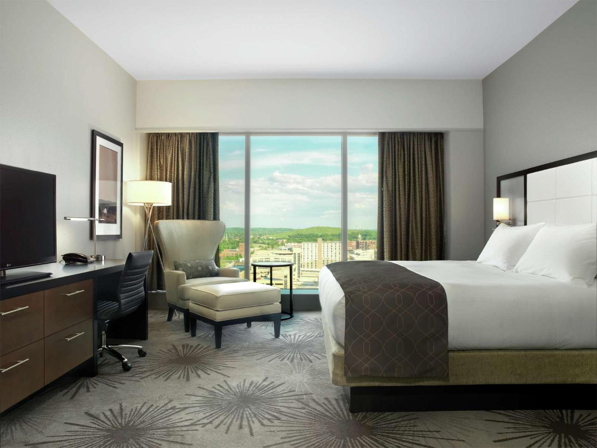 Doubletree By Hilton Hotel Cedar Rapids Convention Complex Extérieur photo