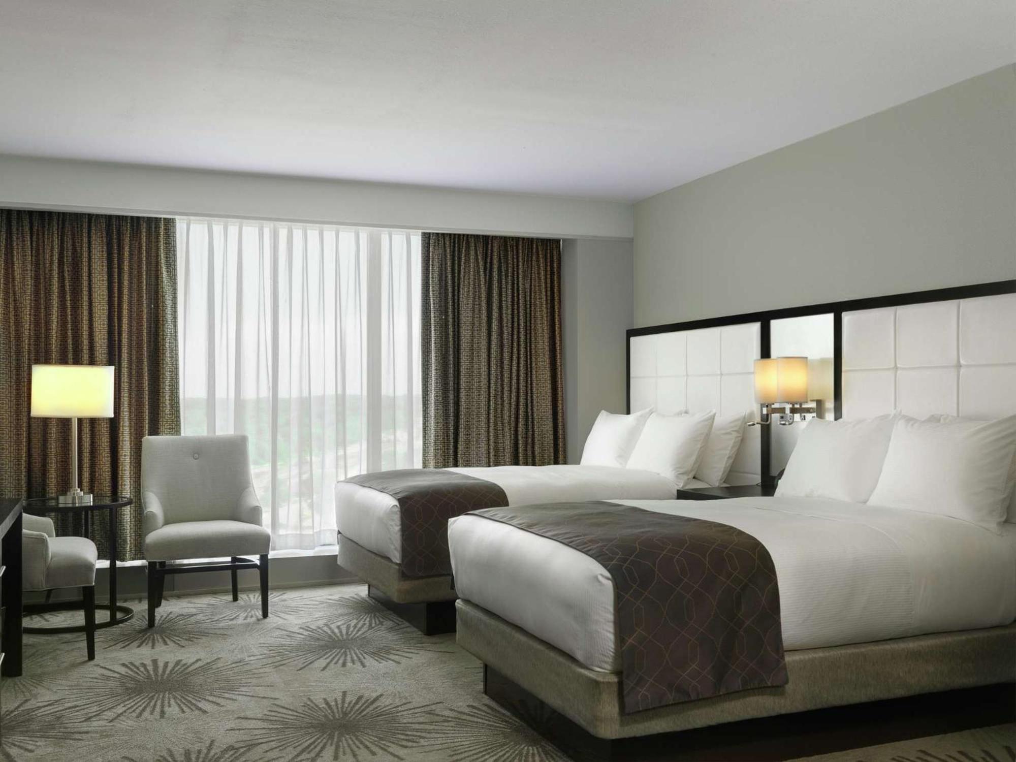 Doubletree By Hilton Hotel Cedar Rapids Convention Complex Extérieur photo