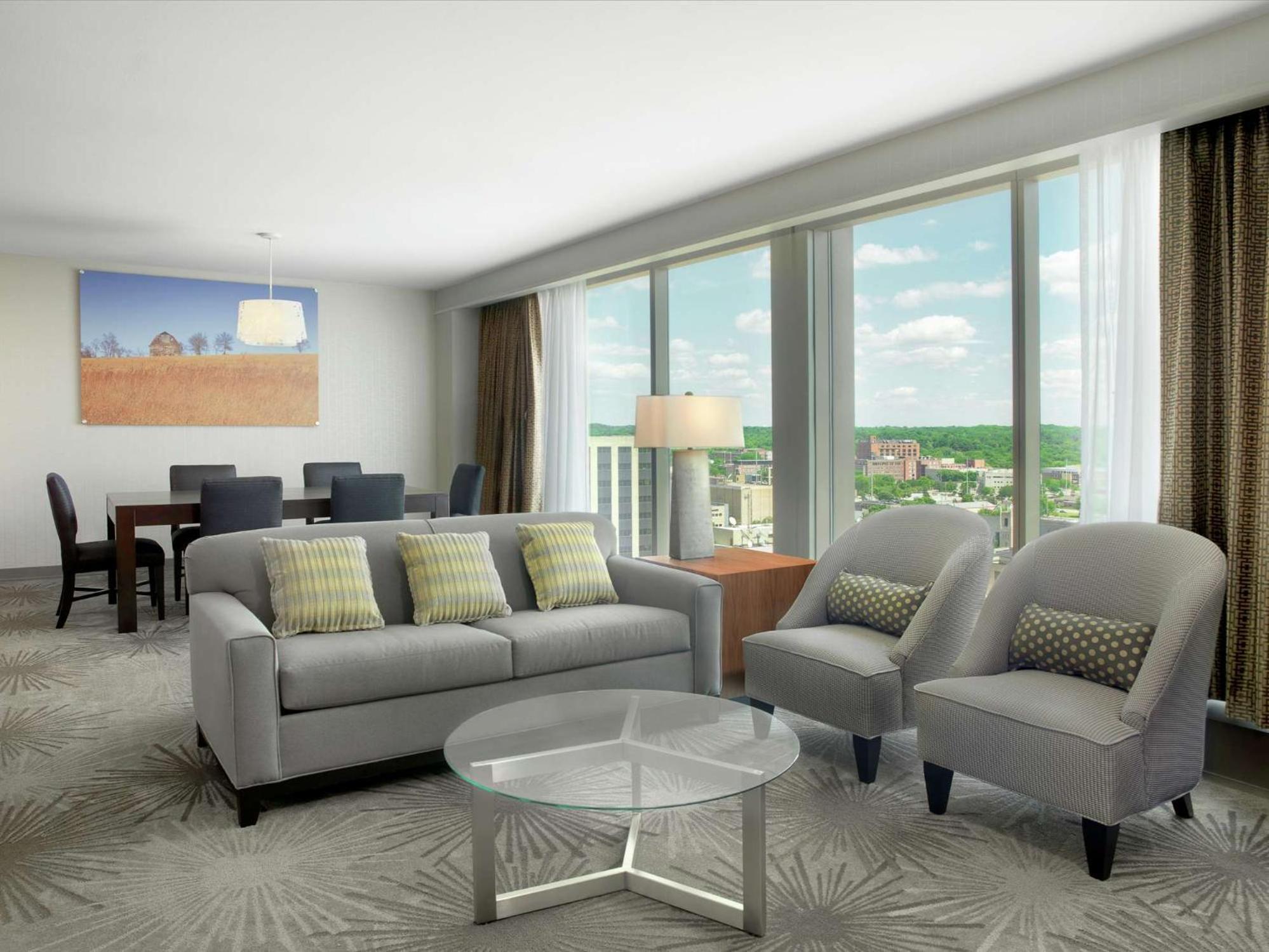 Doubletree By Hilton Hotel Cedar Rapids Convention Complex Extérieur photo