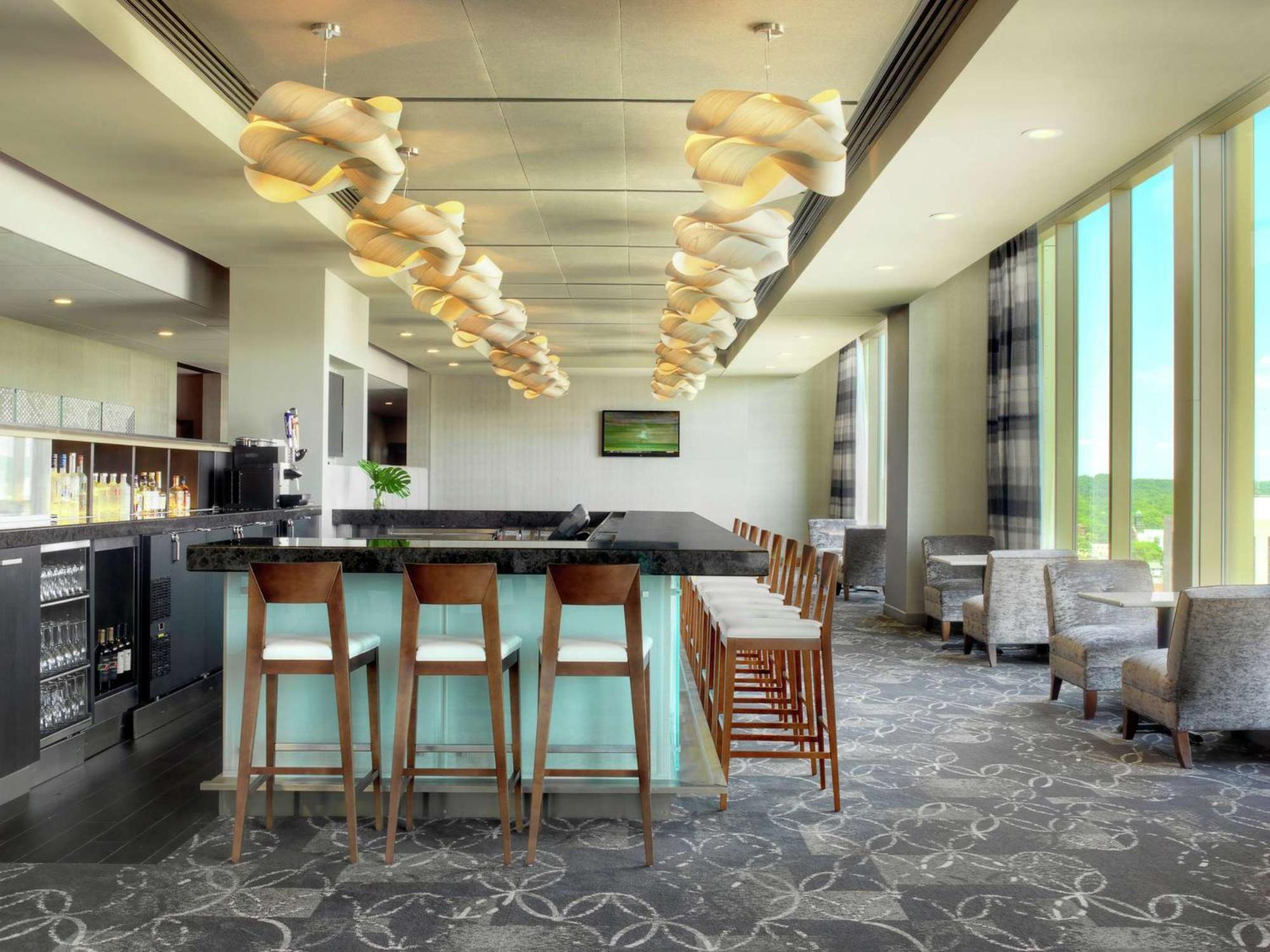 Doubletree By Hilton Hotel Cedar Rapids Convention Complex Extérieur photo