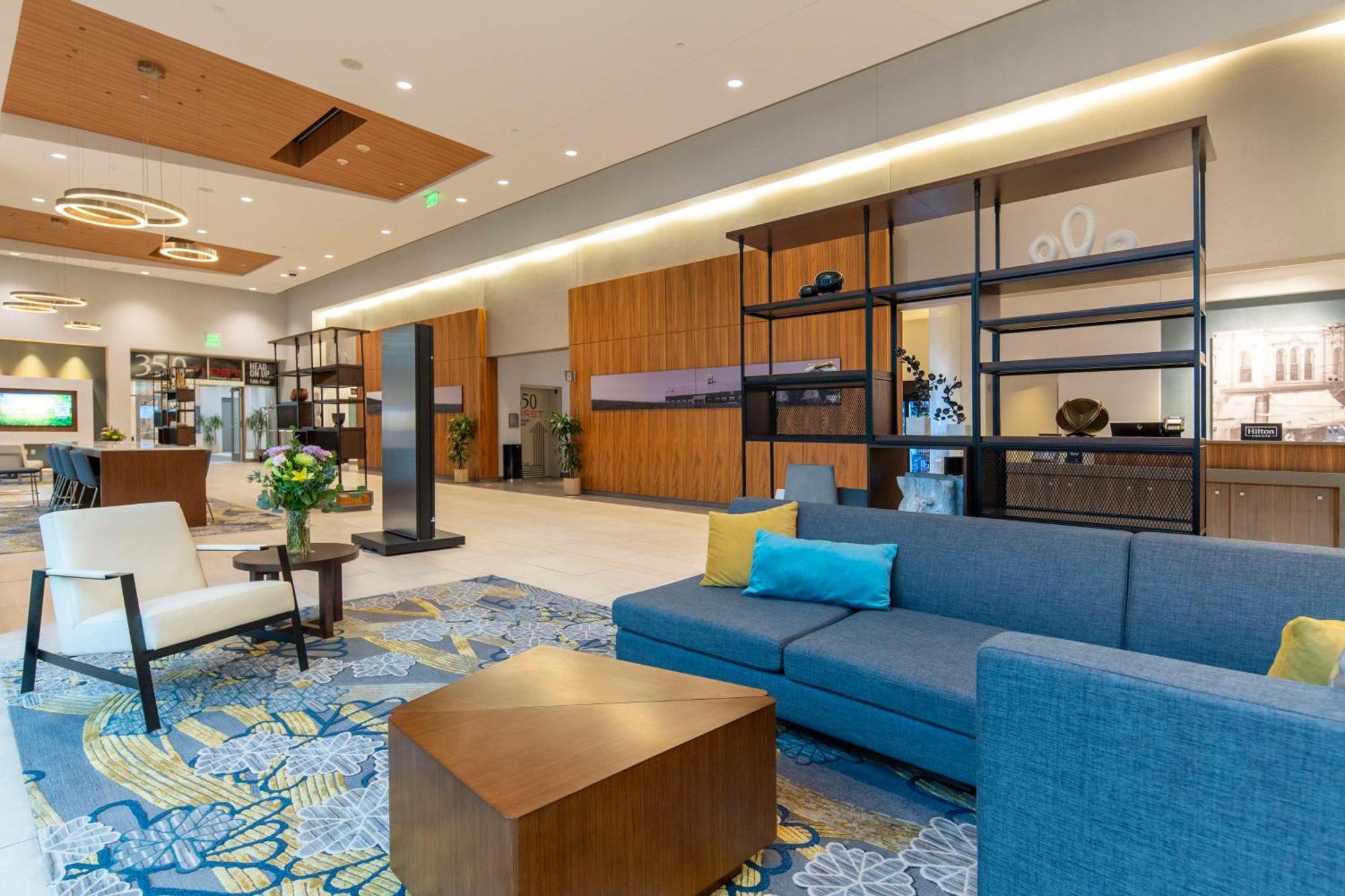 Doubletree By Hilton Hotel Cedar Rapids Convention Complex Extérieur photo