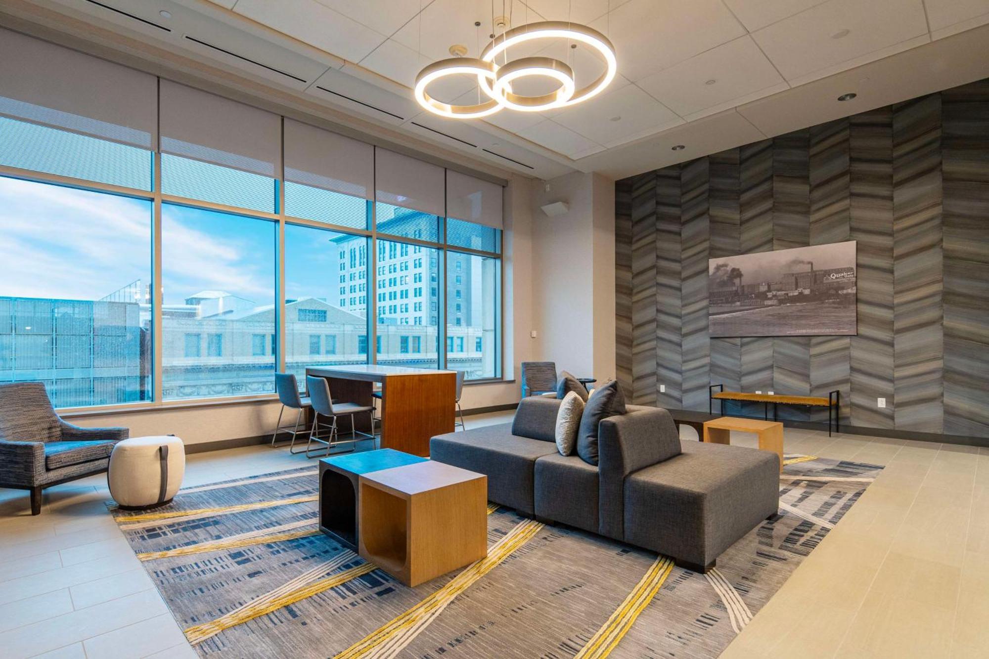 Doubletree By Hilton Hotel Cedar Rapids Convention Complex Extérieur photo