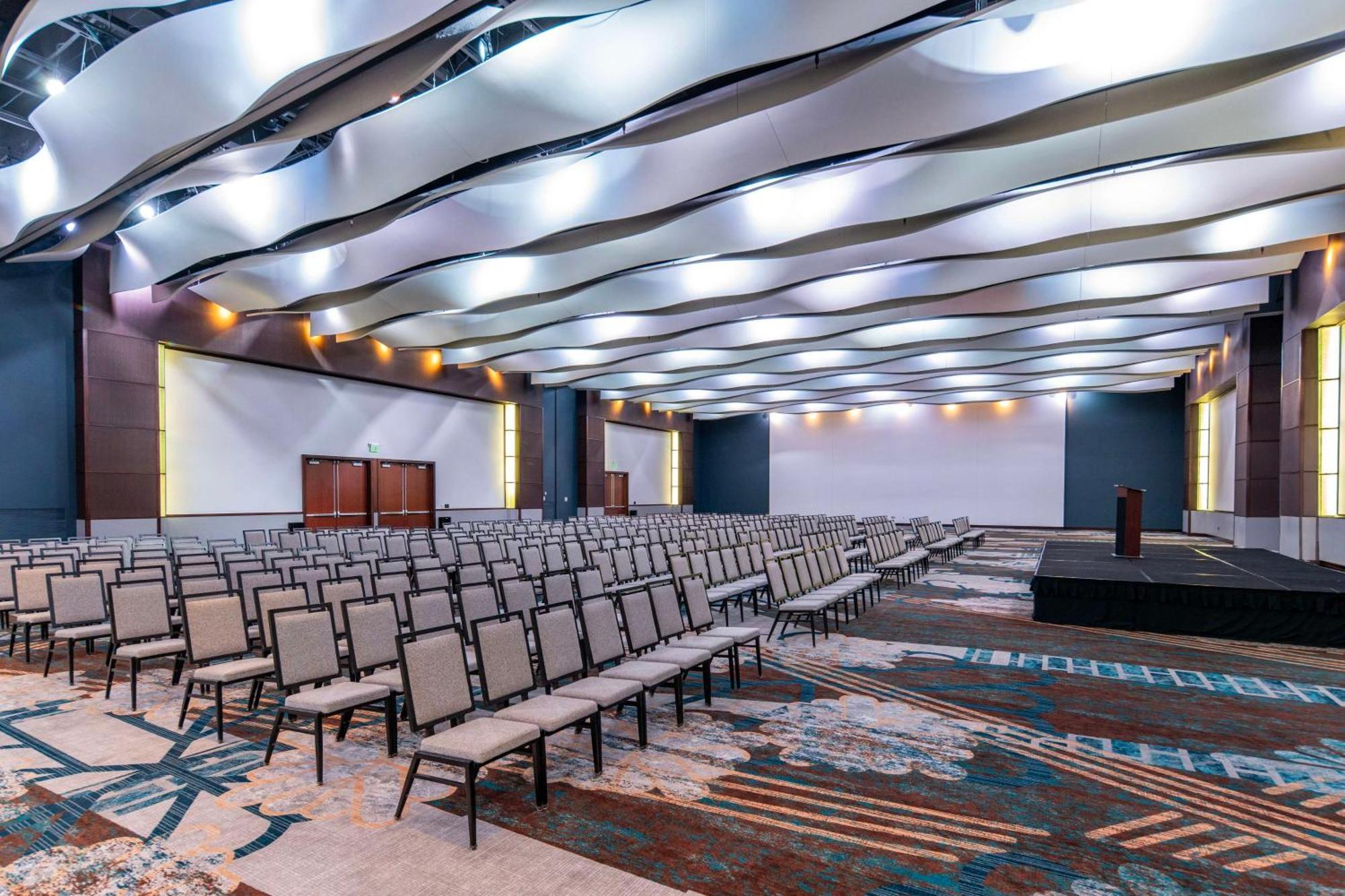 Doubletree By Hilton Hotel Cedar Rapids Convention Complex Extérieur photo