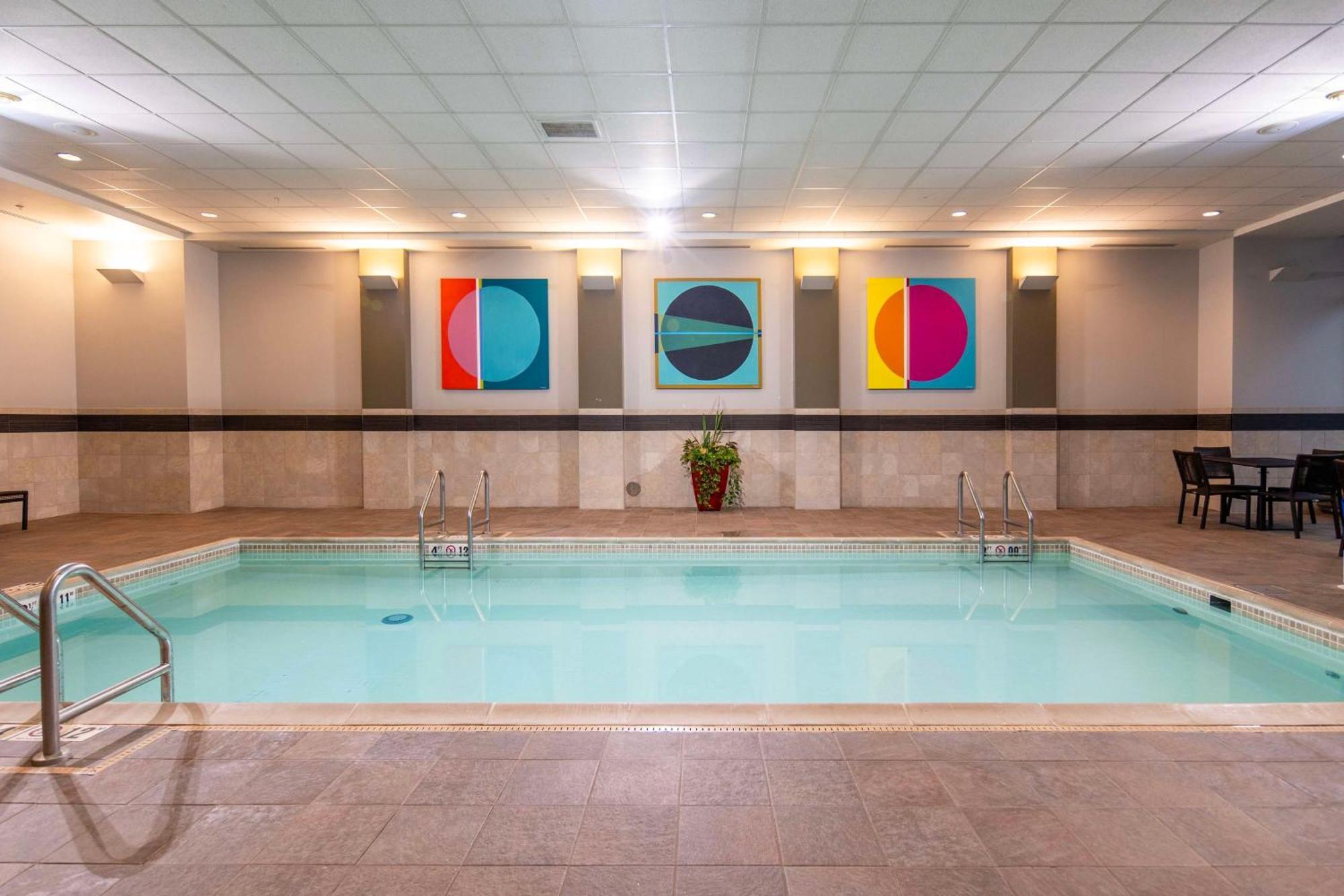 Doubletree By Hilton Hotel Cedar Rapids Convention Complex Extérieur photo