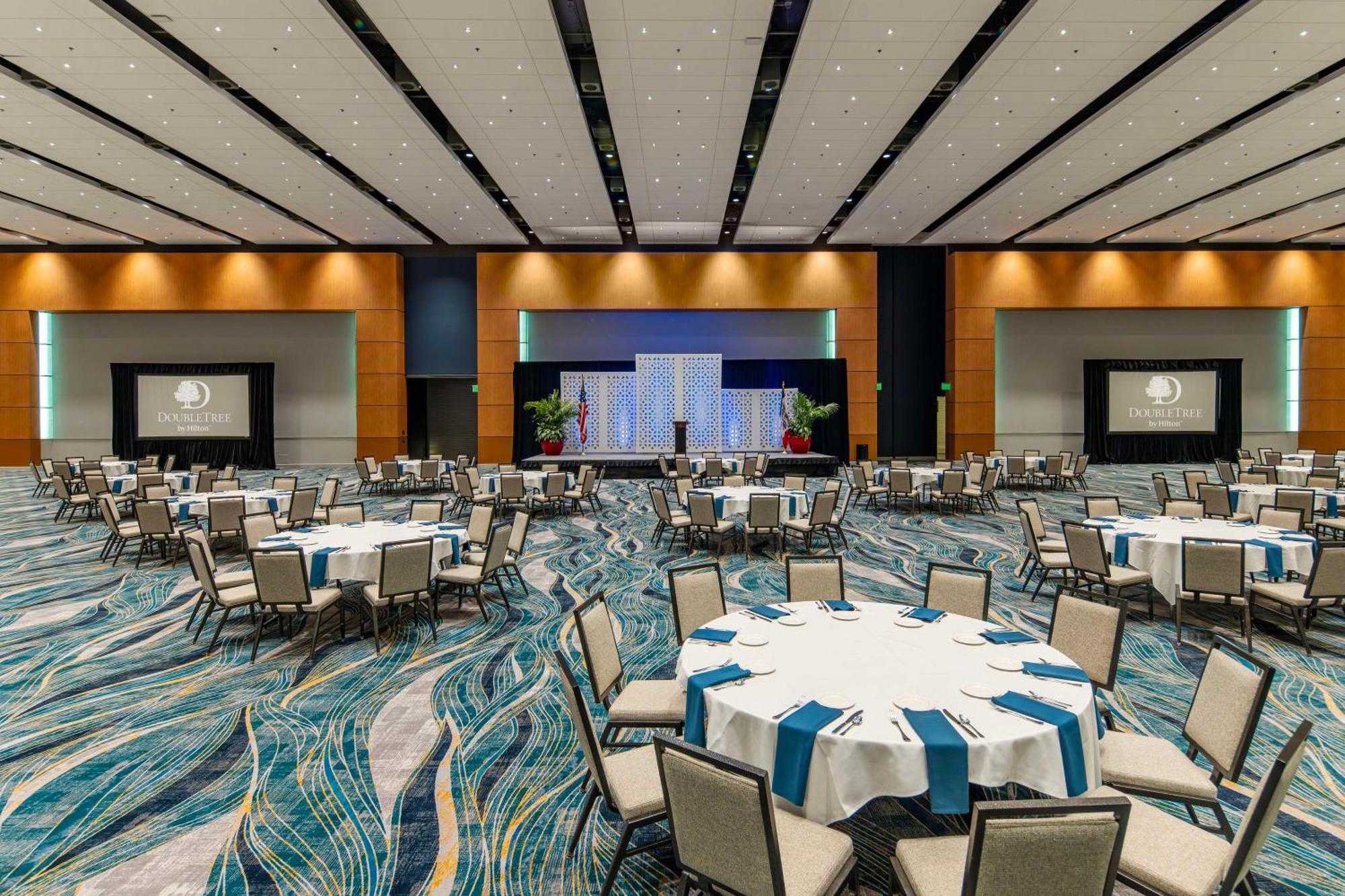 Doubletree By Hilton Hotel Cedar Rapids Convention Complex Extérieur photo
