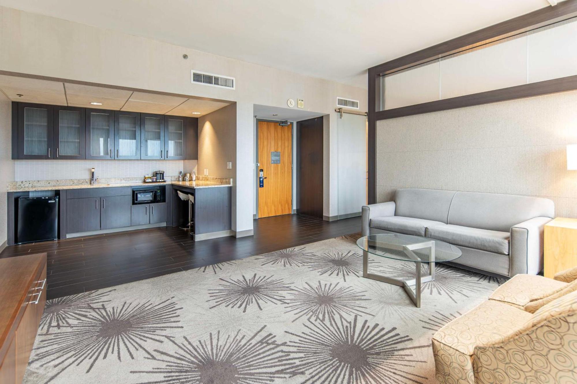 Doubletree By Hilton Hotel Cedar Rapids Convention Complex Extérieur photo